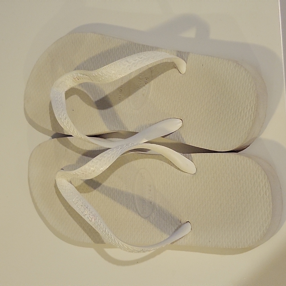 𝅺HAVAIANAS Men’s Slippers White Size 9